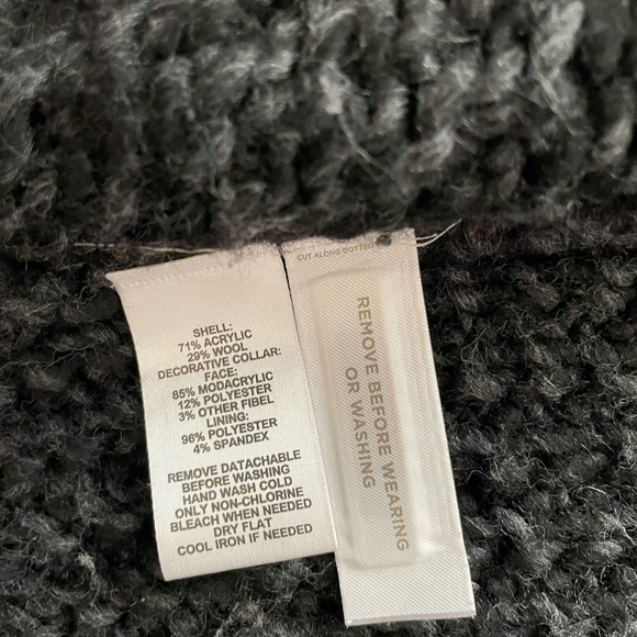 Cardigan sweater w detachable faux fur collar - Picture 3 of 5